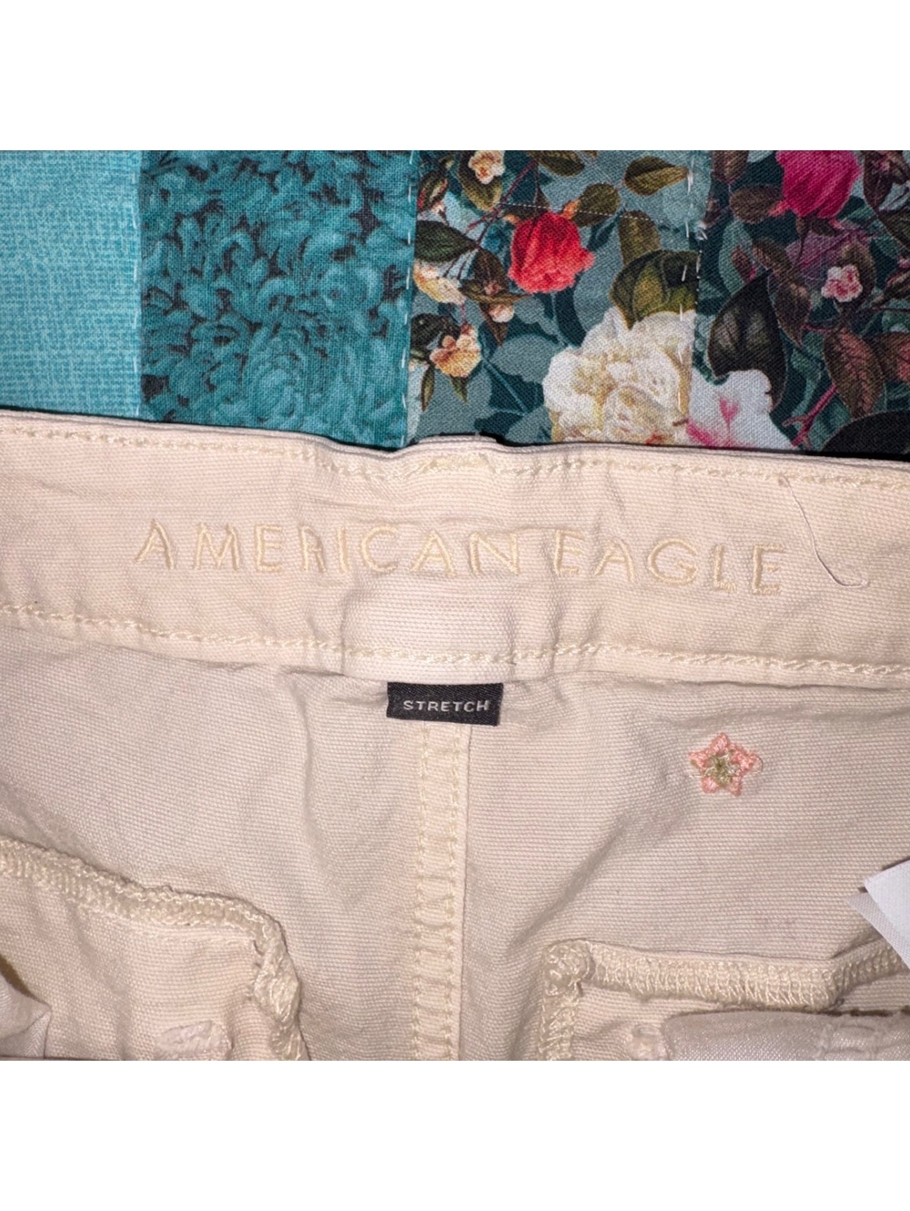 American Eagle Woman’s Size 2 White Embroidered Floral High-Rise Denim Shorts - Picture 5 of 9